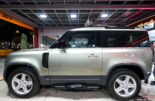 Lắp Bệ Bước Chân Cho Xe Defender 2 Cửa