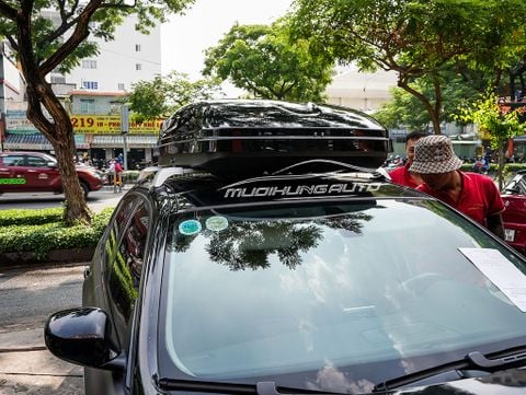 BMW 320i Gắn Cốp Nóc Kiểu Phi Thuyền Siêu Ngầu