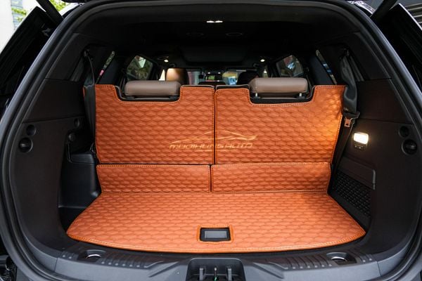 Trải Thảm Lót Sàn Da Cho Xe Ford Everest 2023 Bản Titanium 4x4