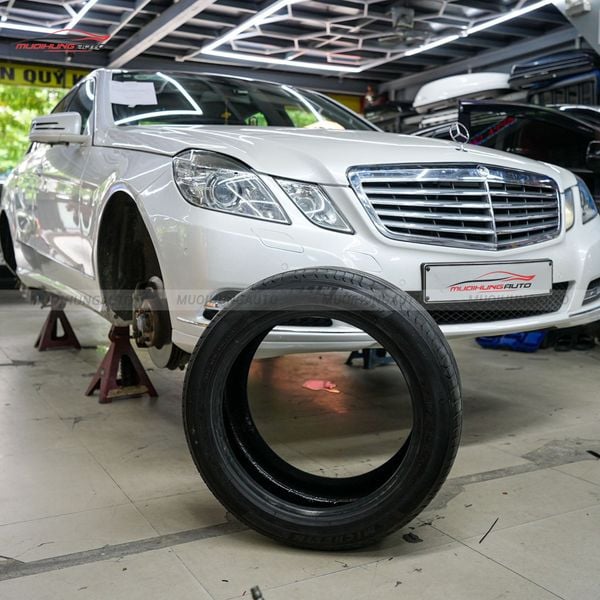 Tráng Lốp Chống Đinh Cho Xe Mercedes E200 2010
