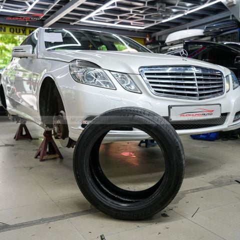 Tráng lốp chống đinh cho xe Mercedes E200 2010