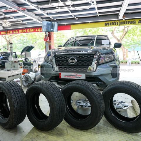 Tráng lốp chống đinh cho xe Nissan Navara 2024