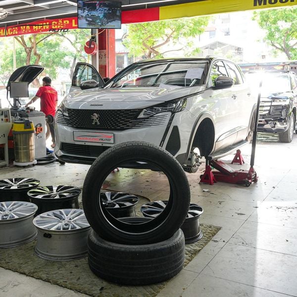 Tráng Lốp Chống Đinh Cho Xe Peugeot 3008 2023
