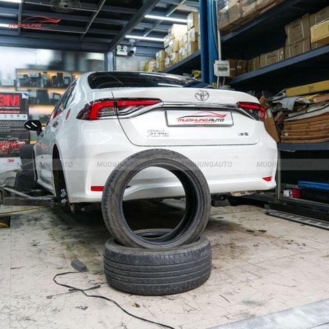 Tráng Lốp Chống Đinh Cho Xe Toyota Altis 2024