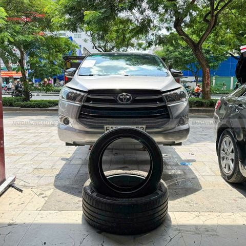 Tráng lốp chống đinh cho xe Toyota Innova 2018