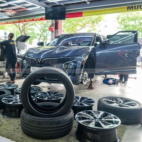 Tráng lốp chống đinh cho xe Vinfast VF7 2024