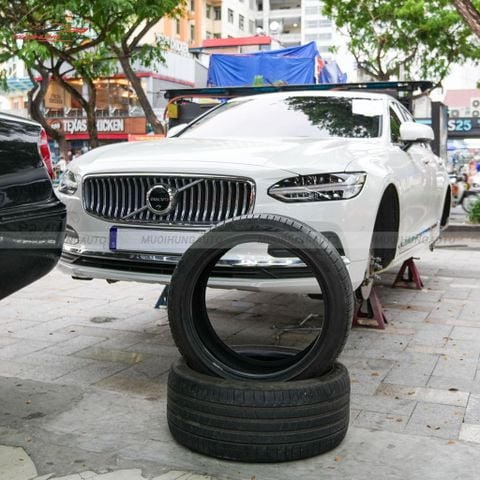 Tráng lốp chống đinh cho xe Volvo S90