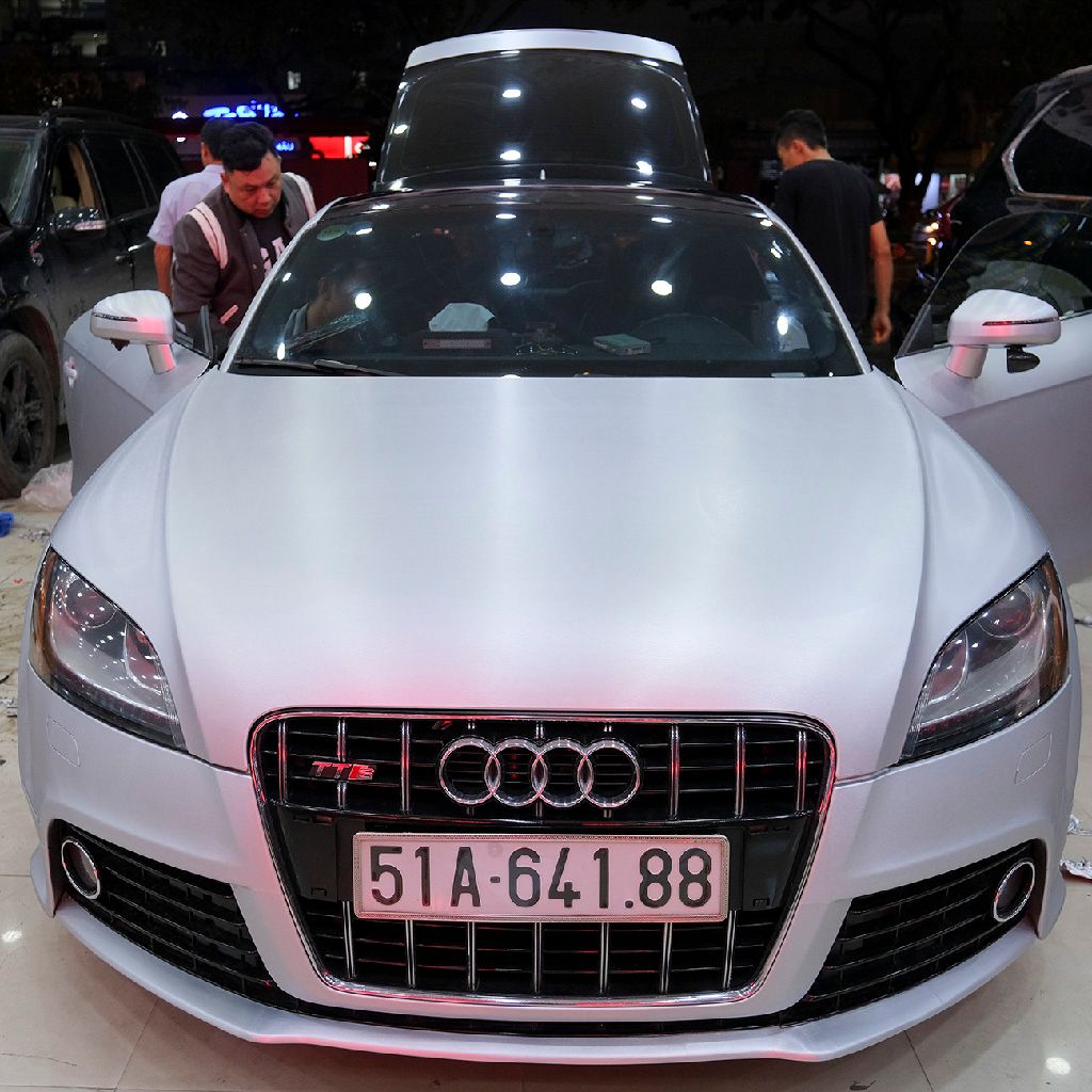 Wrap Đổi Màu Ô Tô Màu Bạc Chuyên Nghiệp Tại TPHCM – MƯỜI HÙNG AUTO