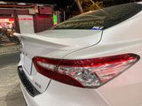 Lắp Phụ Kiện Đuôi Cá Cao Cấp Cho Xe Toyota Camry 2022
