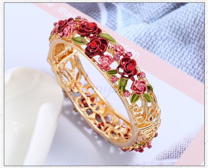 Vòng tay hoa hồng chạm rỗng