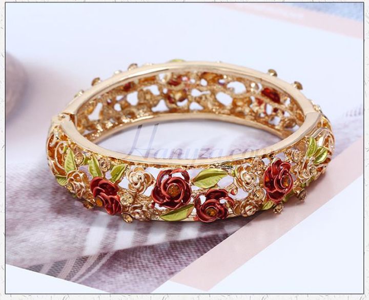 Vòng tay hoa hồng chạm rỗng
