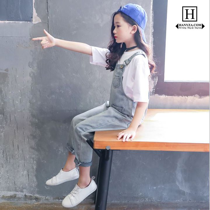 Bộ quần yếm bé gái phối 3 túi ngang