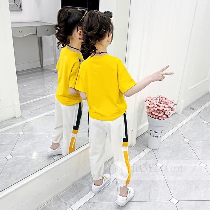Bộ quần áo thể thao bé gái phối màu năng động