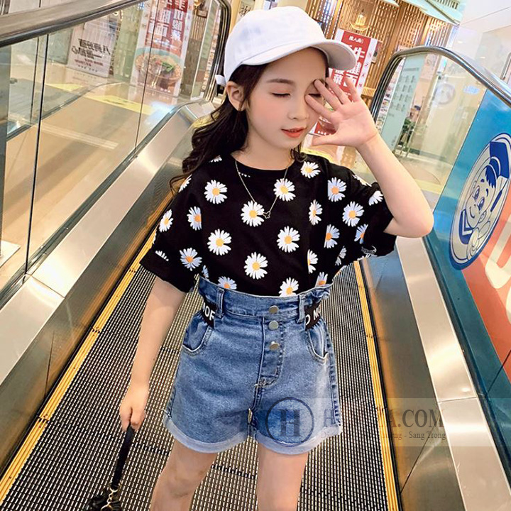 Bộ short denim bé gái phối áo hoa cúc