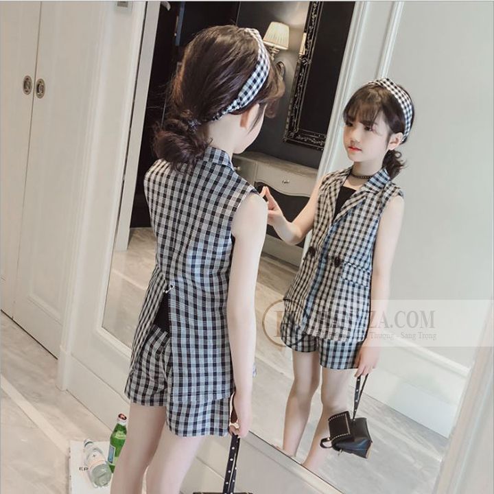 Bộ vest sát nách phối quần ngắn caro bé gái