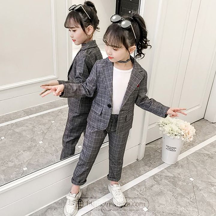 Bộ vest bé gái kẻ caro phong cách Hàn Quốc