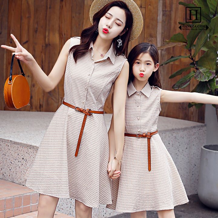 Váy đôi sát nách kẻ caro mẹ và bé