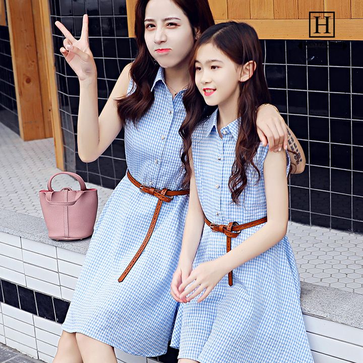 Váy đôi sát nách kẻ caro mẹ và bé