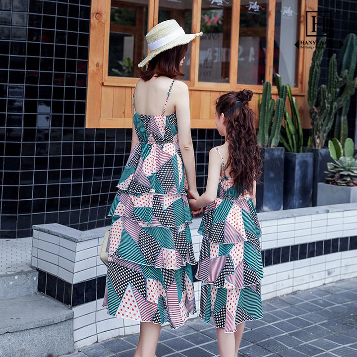 Váy đôi đi biển xếp tầng mẹ và bé