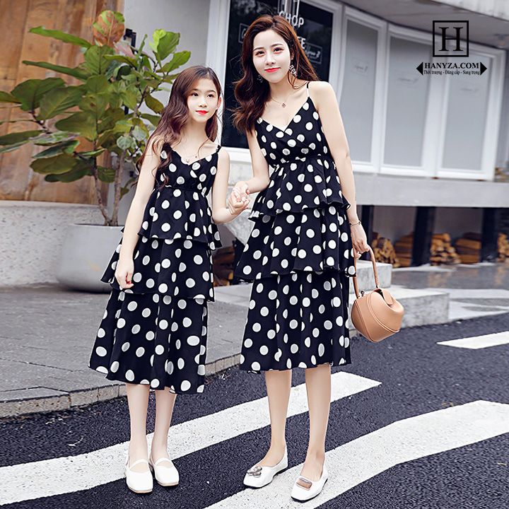Váy đôi đi biển xếp tầng mẹ và bé