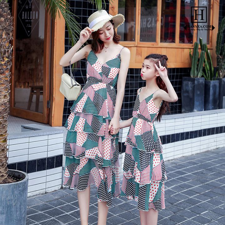 Váy đôi đi biển xếp tầng mẹ và bé