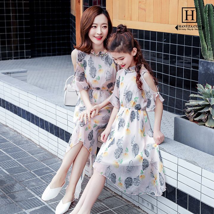 Váy đôi đi biển cho mẹ và bé gái in hoạ tiết