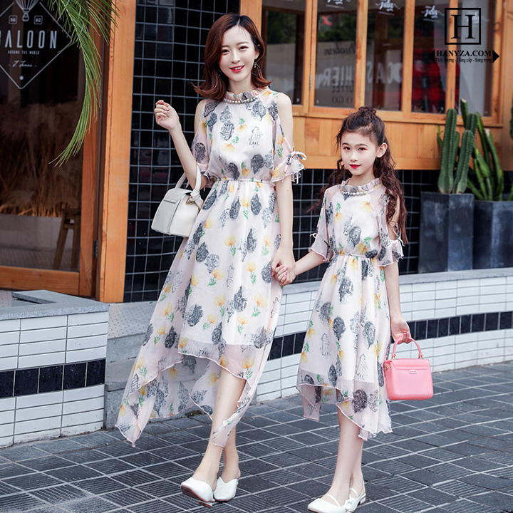 Váy đôi đi biển cho mẹ và bé gái in hoạ tiết