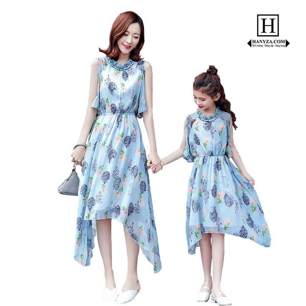 Váy đôi đi biển cho mẹ và bé gái in hoạ tiết