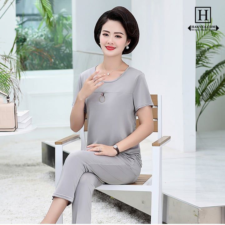 Bộ trung niên nữ 2 mảnh cổ tròn họa tiết trơn