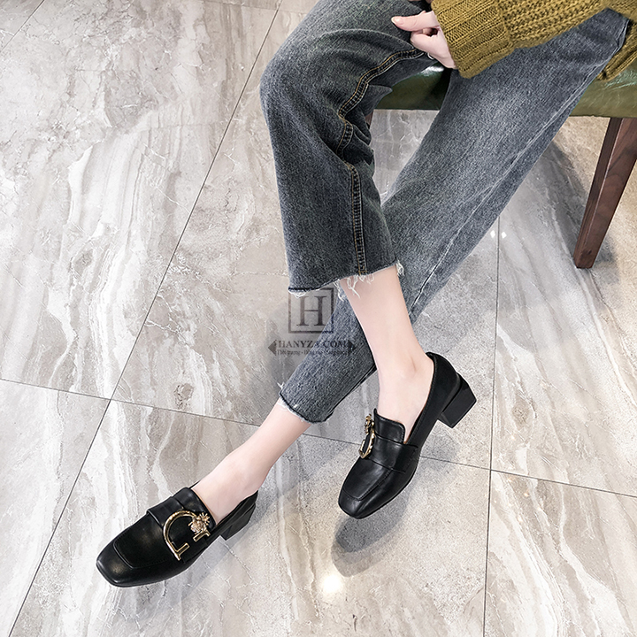Giày lười nữ cao gót khóa chữ D