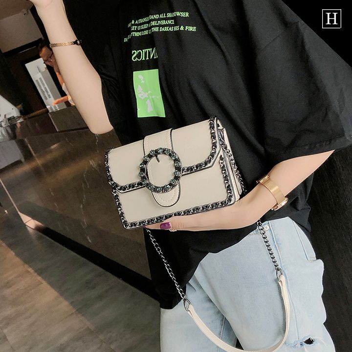 Túi Messenger nữ khóa tròn đính đá viền xích