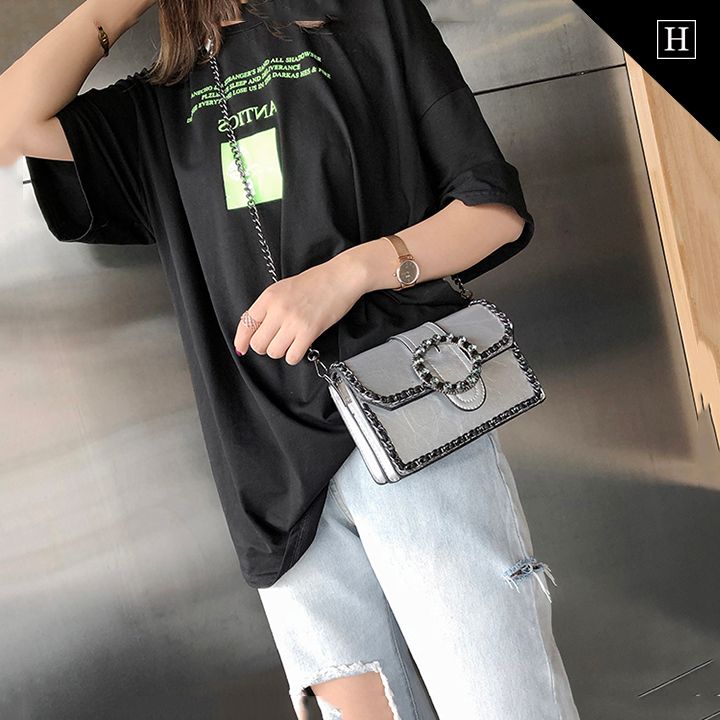 Túi Messenger nữ khóa tròn đính đá viền xích