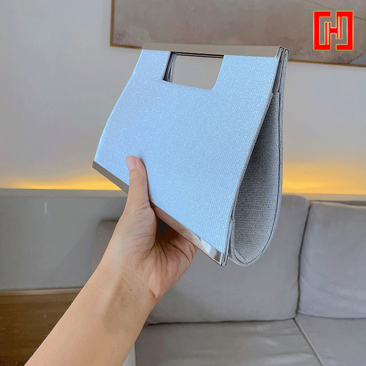 Clutch cầm tay nữ dáng vuông viền kim loại