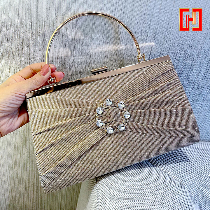 Clutch nữ kiểu dáng phong thư đính đá sang trọng