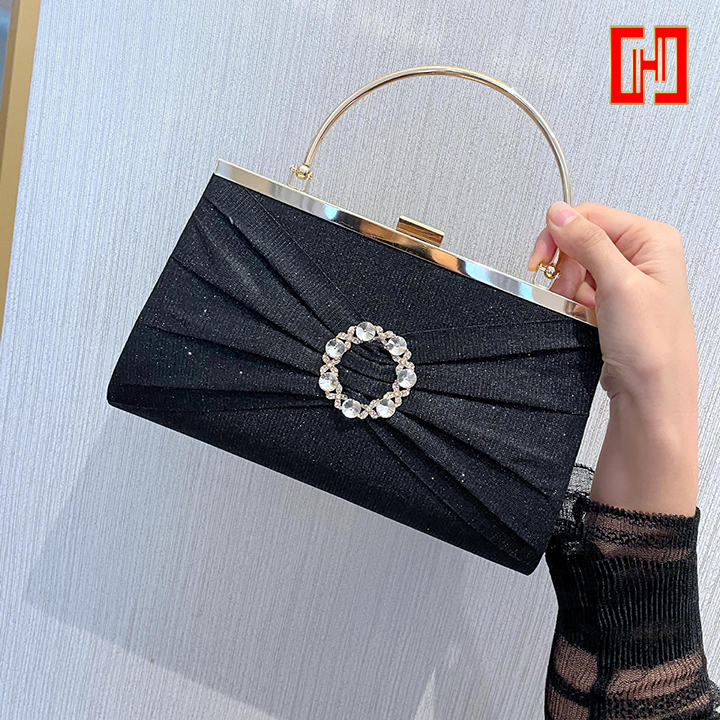 Clutch nữ kiểu dáng phong thư đính đá sang trọng