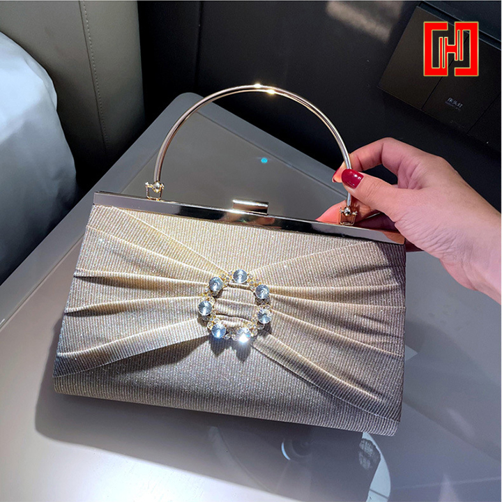 Clutch nữ kiểu dáng phong thư đính đá sang trọng