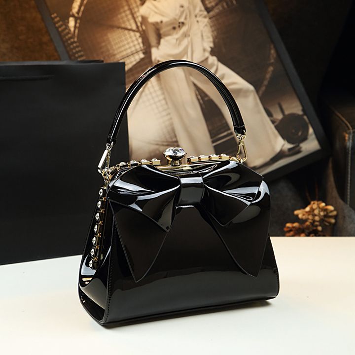 Túi nữ dáng vuông gắn nơ đính đá