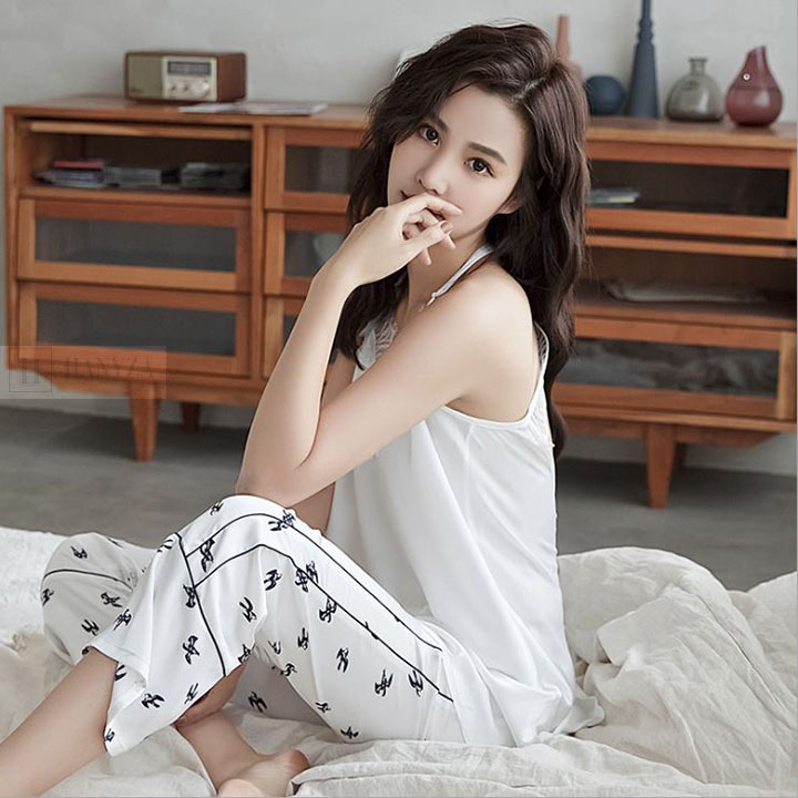 Bộ quần áo ngủ nữ cổ chữ V phối ren hở lưng
