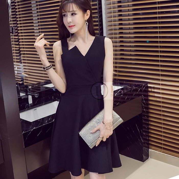 Váy nữ sát nách ngực cách điệu Hepburn