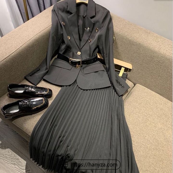 Bộ blazer kèm váy mỏng xếp ly nhẹ nhàng