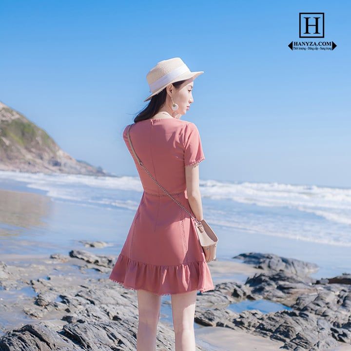 Váy nữ eo thon vạt ren dễ thương