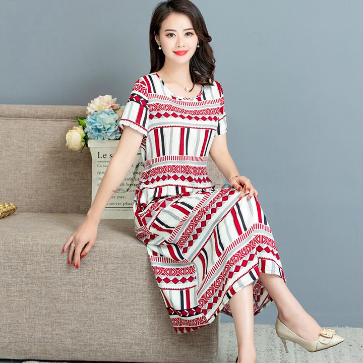 Váy nữ trung niên phối hình hoa súng