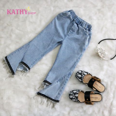 Quần jeans kiểu ống loe bé gái đính tua hột sành điệu 