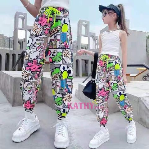 Quần Jogger bé gái hoa văn họat hình cá tính 