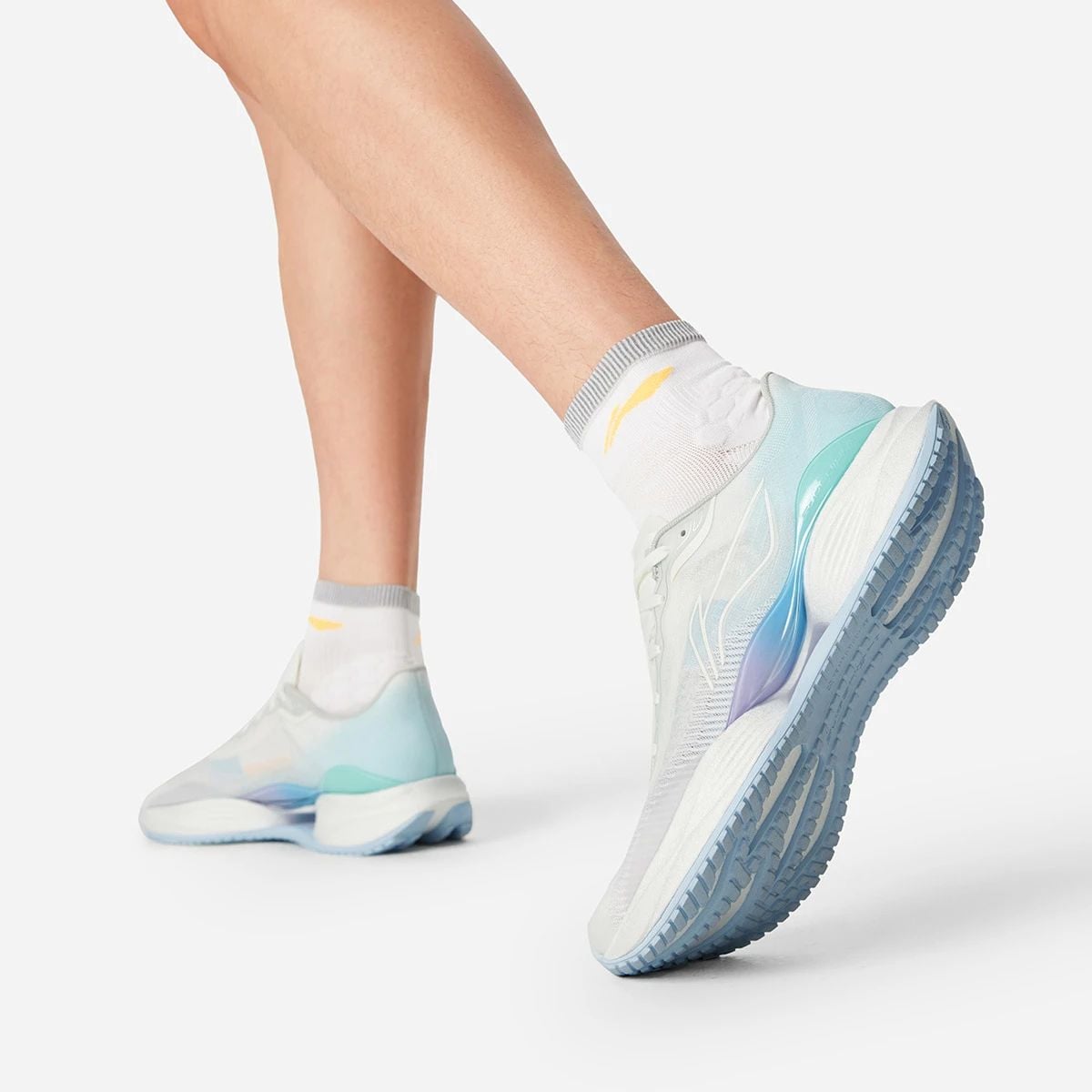 Giày chạy bộ SUPER LIGHT 22 Nam ARVV001-25V