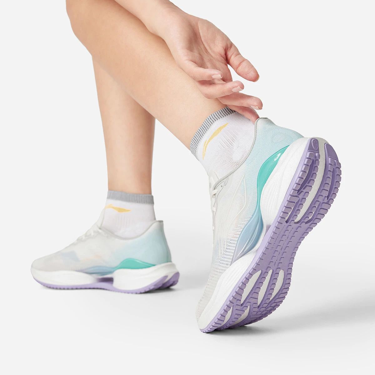 Giày chạy bộ SUPER LIGHT 22 Nữ ARVV002-31V