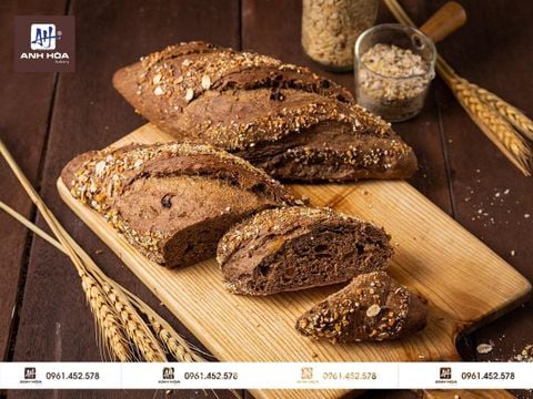 BÁNH MỲ ĐEN NGŨ CỐC (AH)