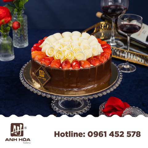 STRAWBERRY CHOCO CAKE