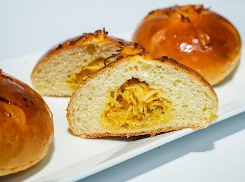 Bánh Mì Mềm Nhân Nho Dừa