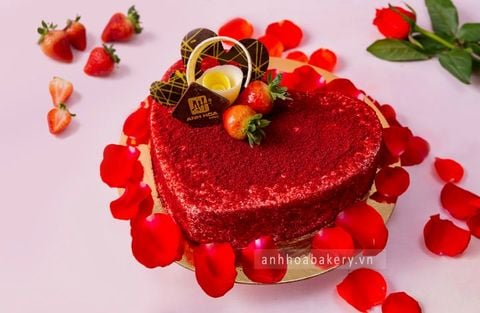 RED VELVET HEART CAKE